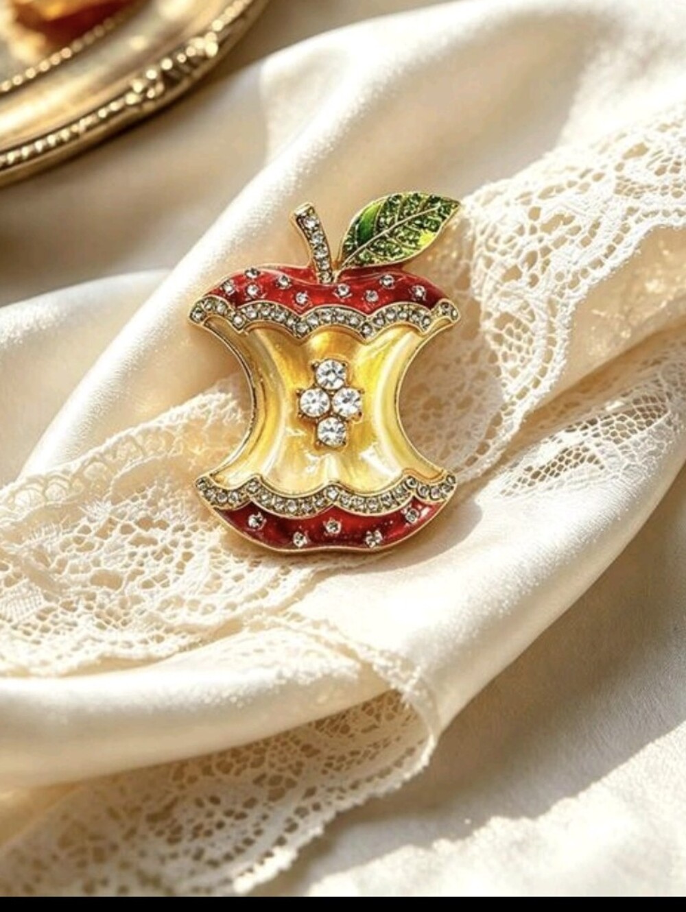 Beautiful Apple Core Brooch NEW